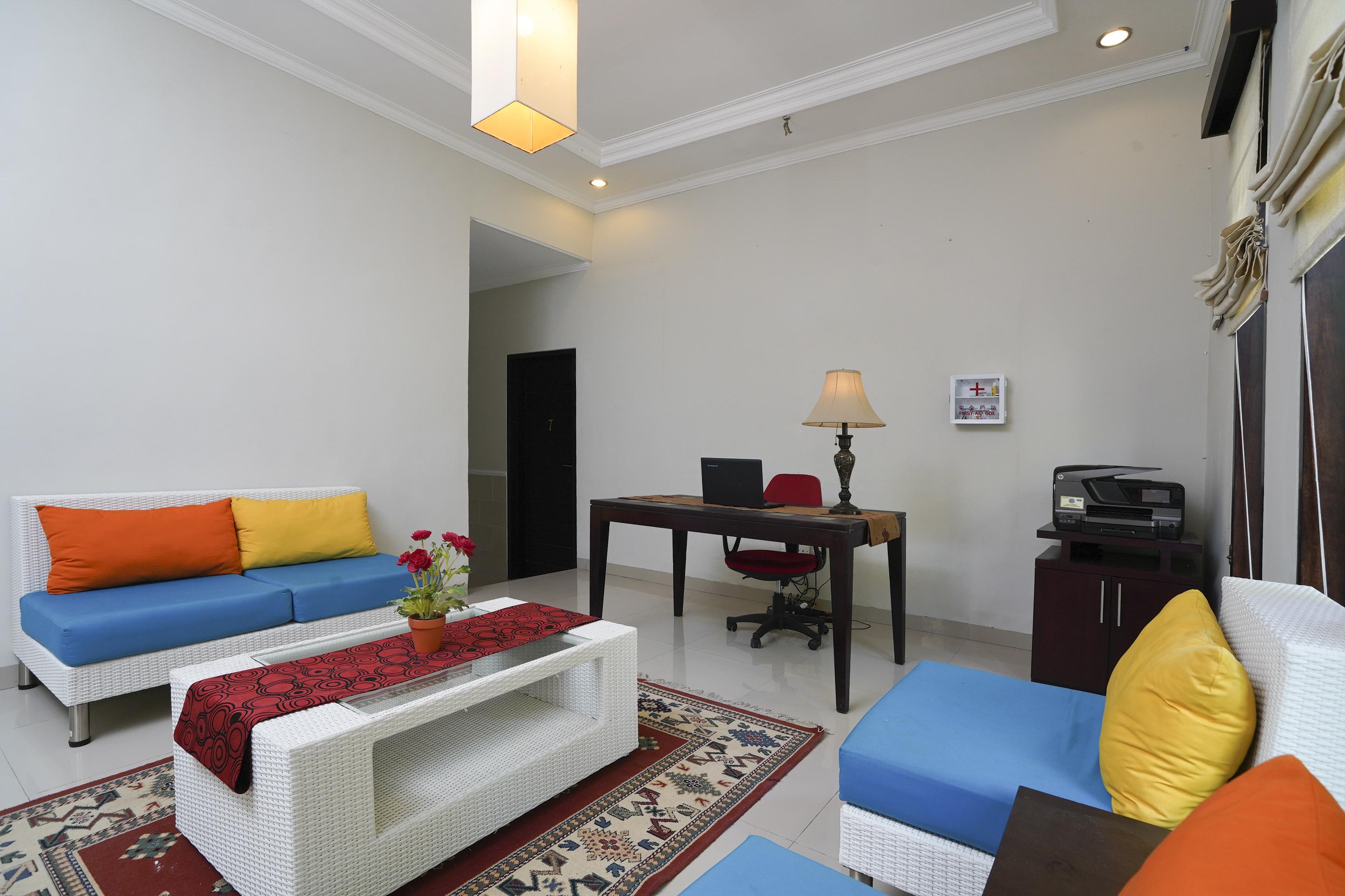 Oyo 2321 Griya Shanti Homestay ケテウェル エクステリア 写真