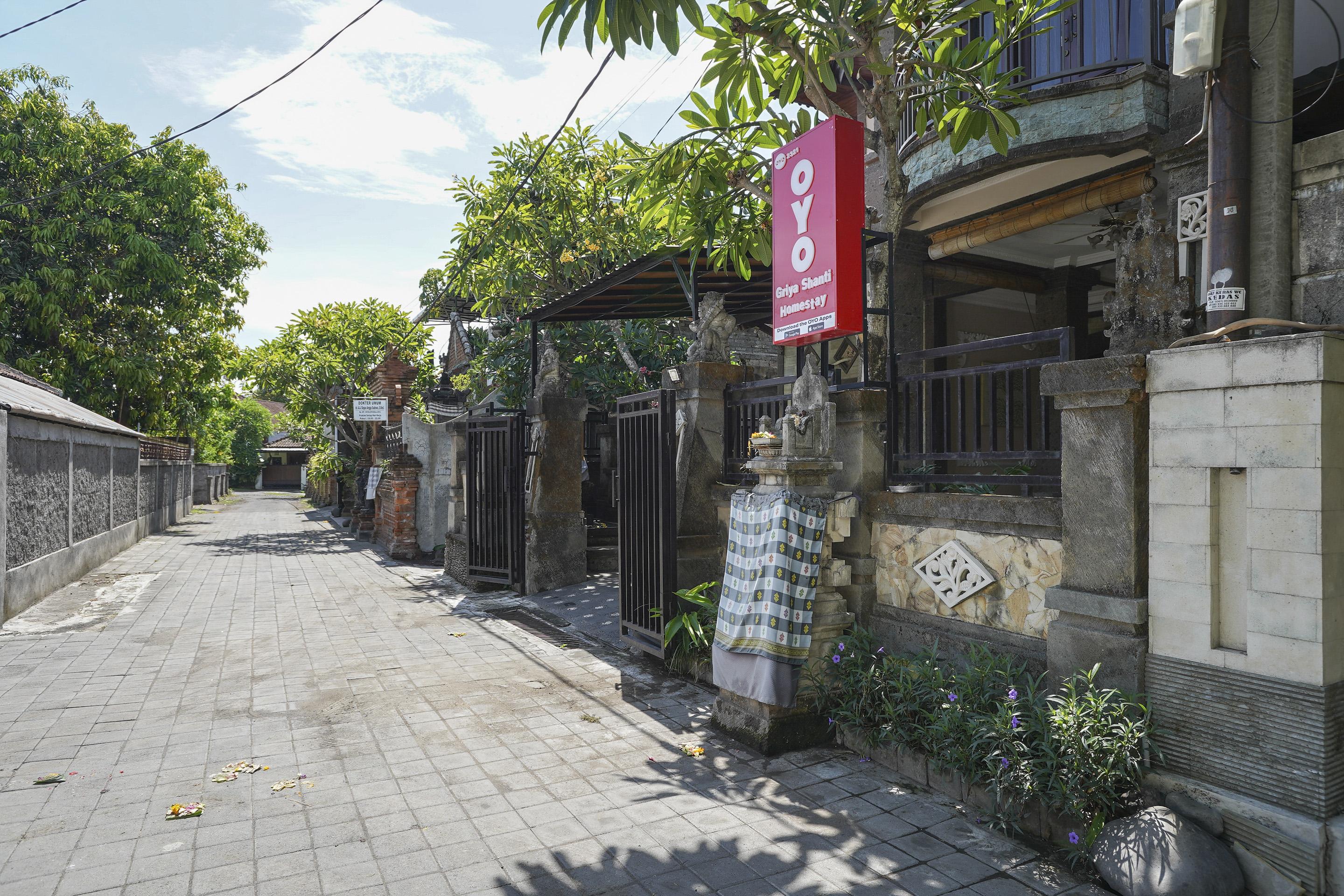 Oyo 2321 Griya Shanti Homestay ケテウェル エクステリア 写真