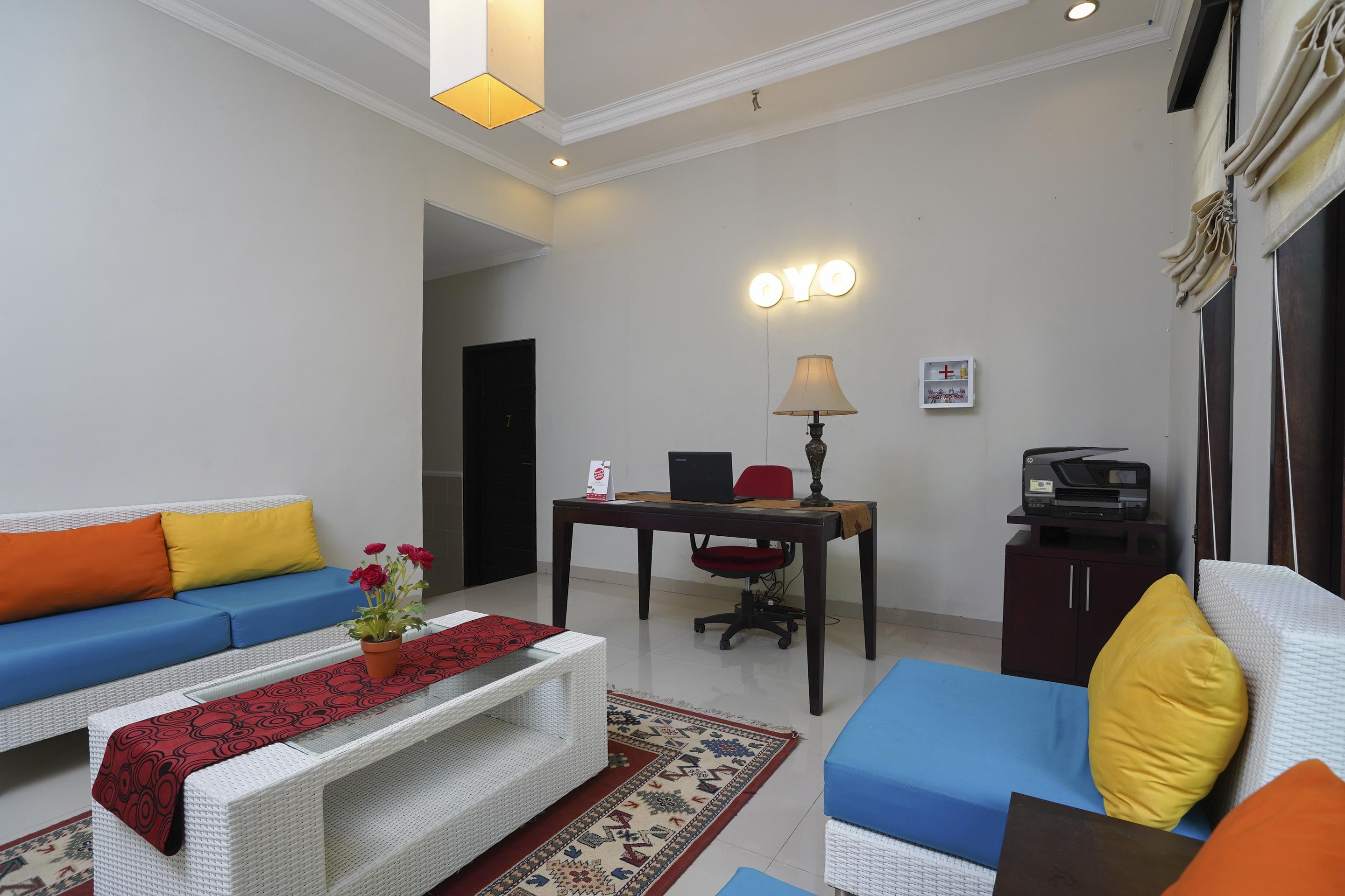 Oyo 2321 Griya Shanti Homestay ケテウェル エクステリア 写真