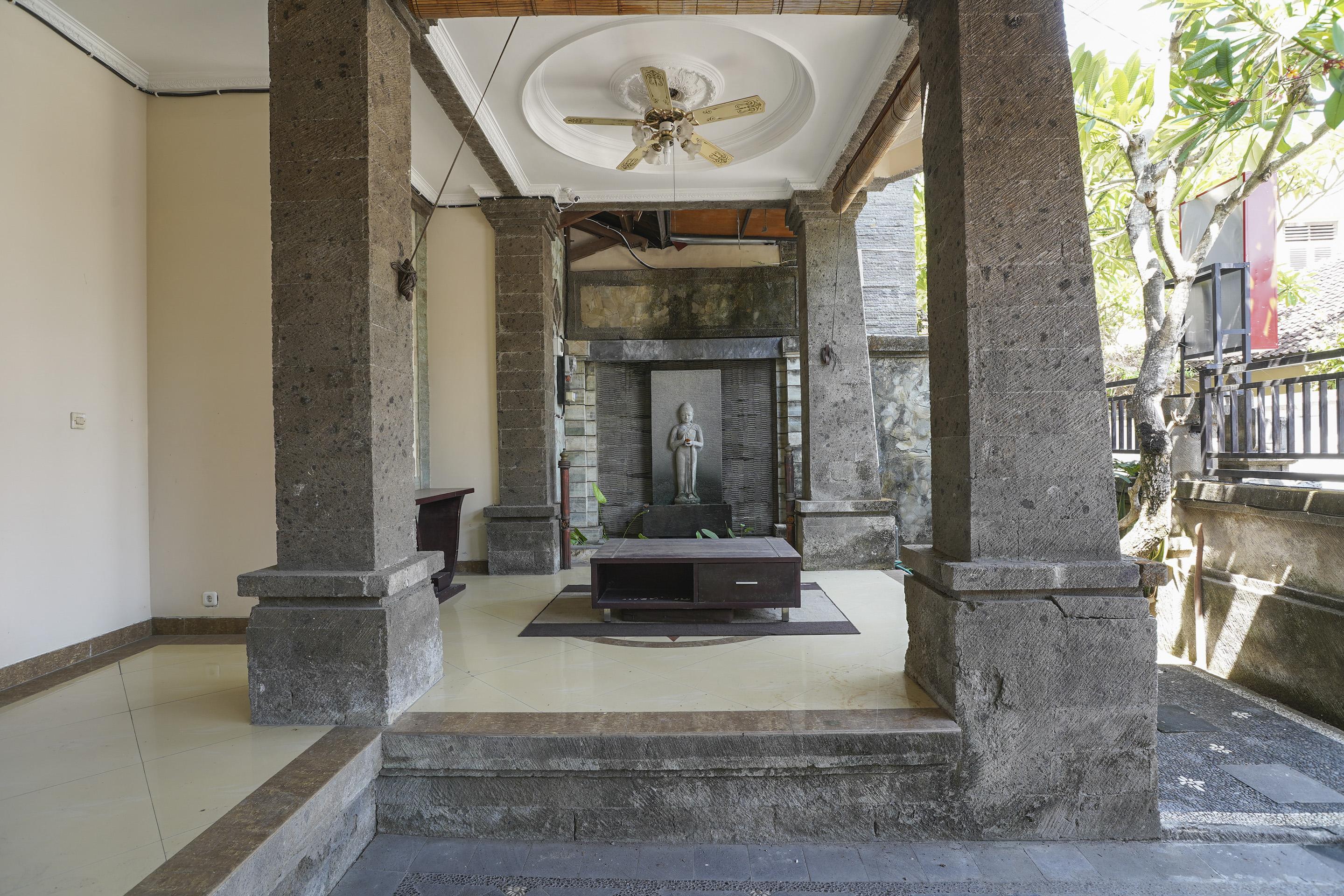 Oyo 2321 Griya Shanti Homestay ケテウェル エクステリア 写真